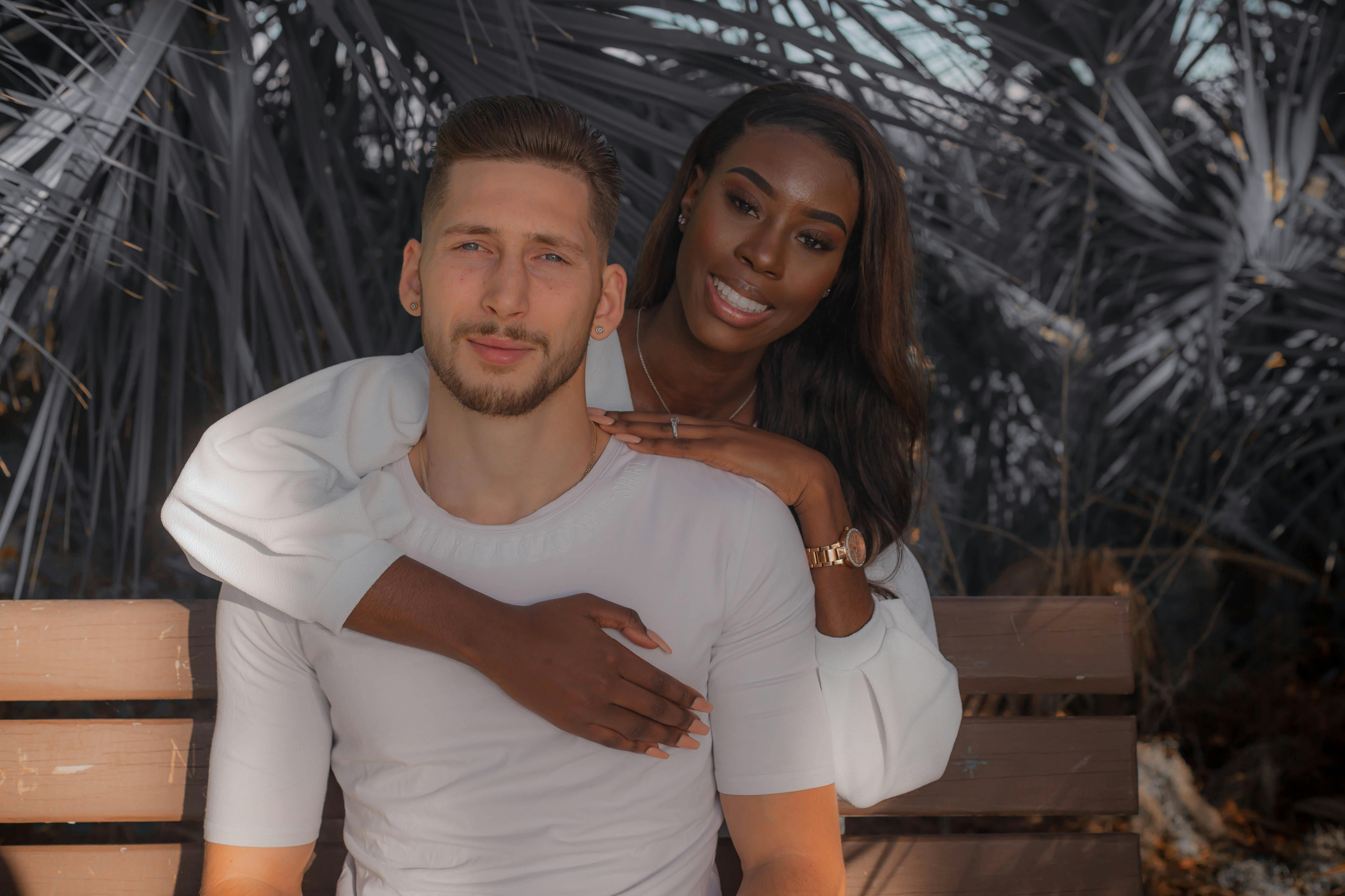 Your Dating Site Headline Is Why You’re Still Single (57 Best Dating Profile Headlines That Work)